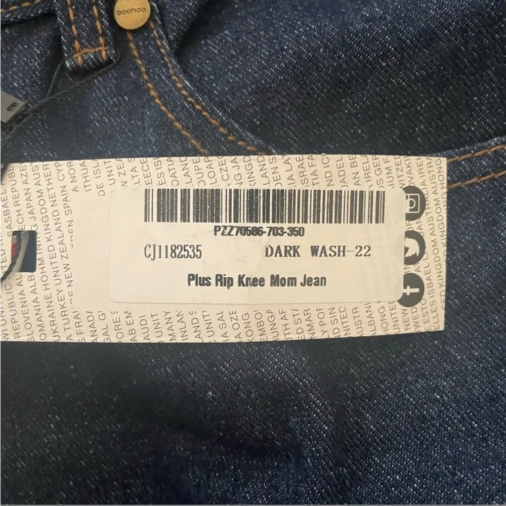 Boohoo plus rip knee mom jeans NWT dark wash distressed plus size 18